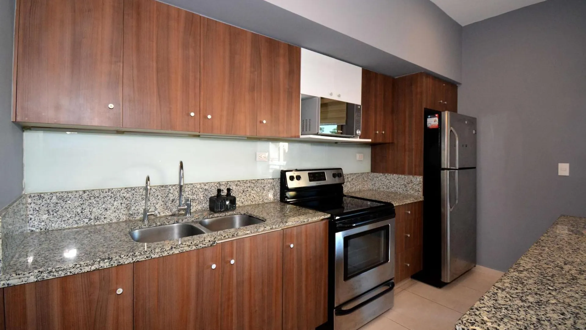 Apartament 2Br 2Ba Penthouse With Private Rooftop Terrace